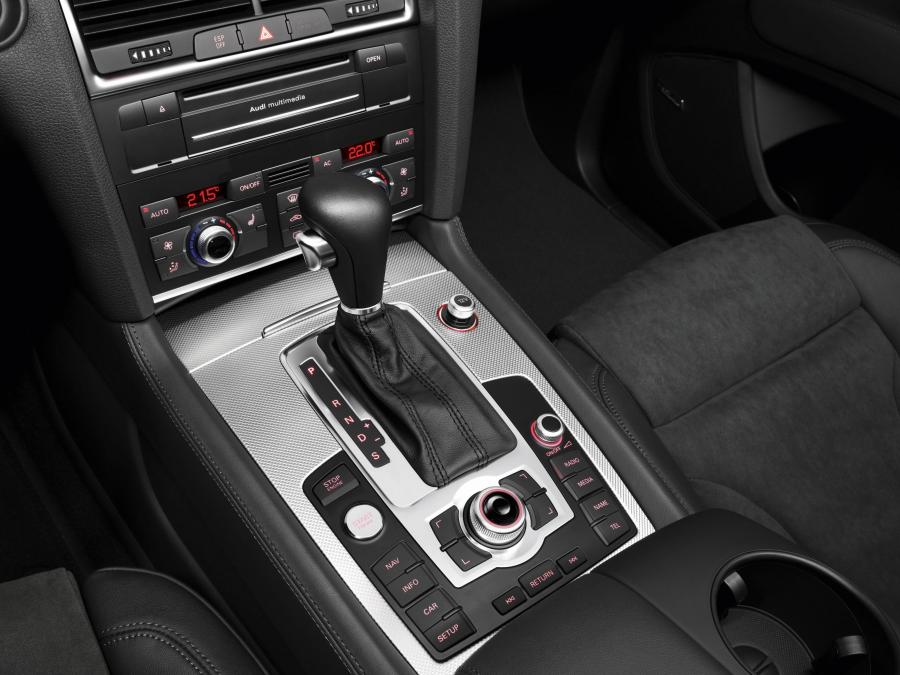 Детали интерьера Audi Q7 4.2 TDI Quattro (4L) 2009 года  (фото 32 из 62)